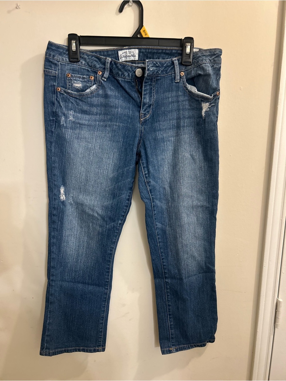 Aeropostale Women's Medium Blue Cropped Distressed Jeans